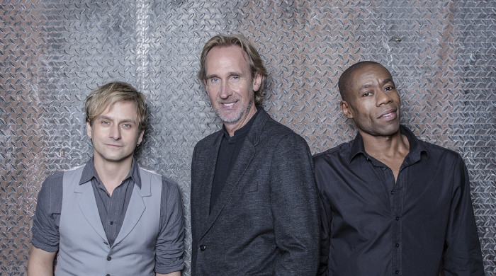 mike and the mechanics with mike rutherford of genesis